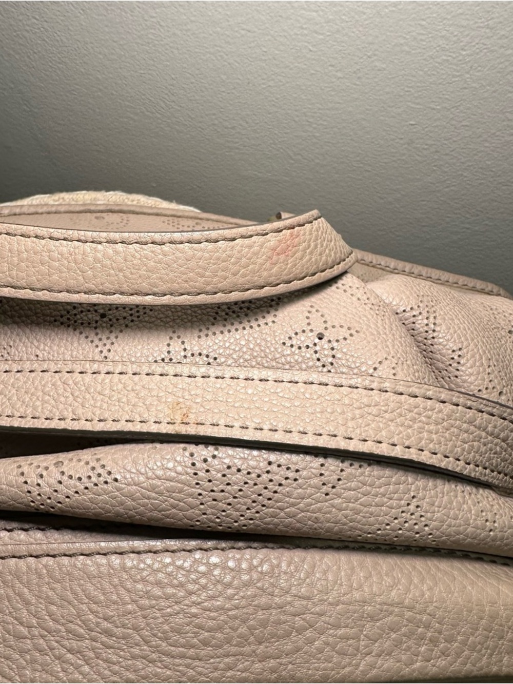Louis Vuitton Mahina Leather Perforated Hobo Shoulder Bag - Picture 14 of 16